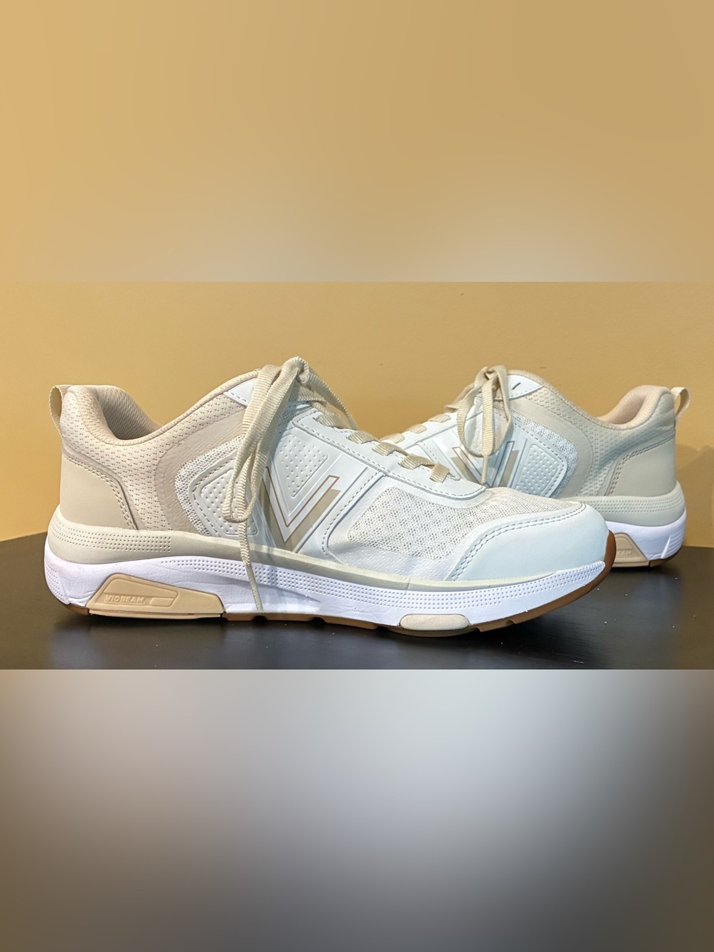Vionic Sneakers Walk Strider Performance Walking  White/Cream SZ 8W Womens